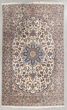 Matta, Gohm, halvsilke, 310 x 198 cm.