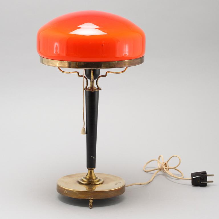 A mid 20th century table lamp.