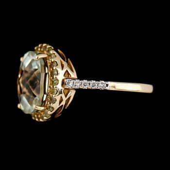 RING, 14K tvåfärgat guld, ametist, peridoter och diamanter tot ca 0.13 ct. Vikt ca 5 g.