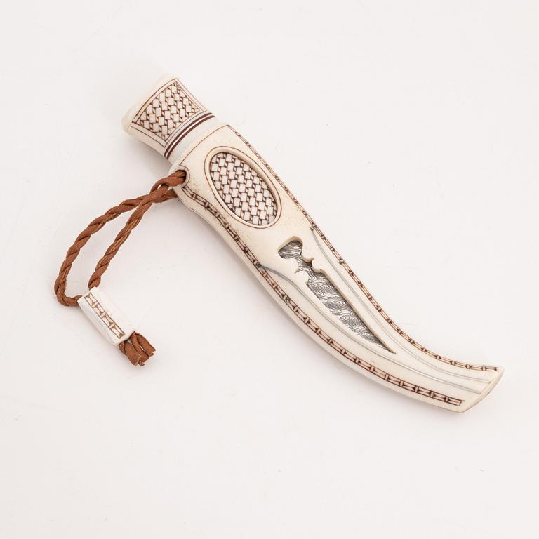 A reindeer horn knife by Bertil Fällman, signed.