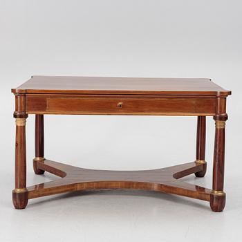 Skrivbord. Empirestil, omkring 1900.