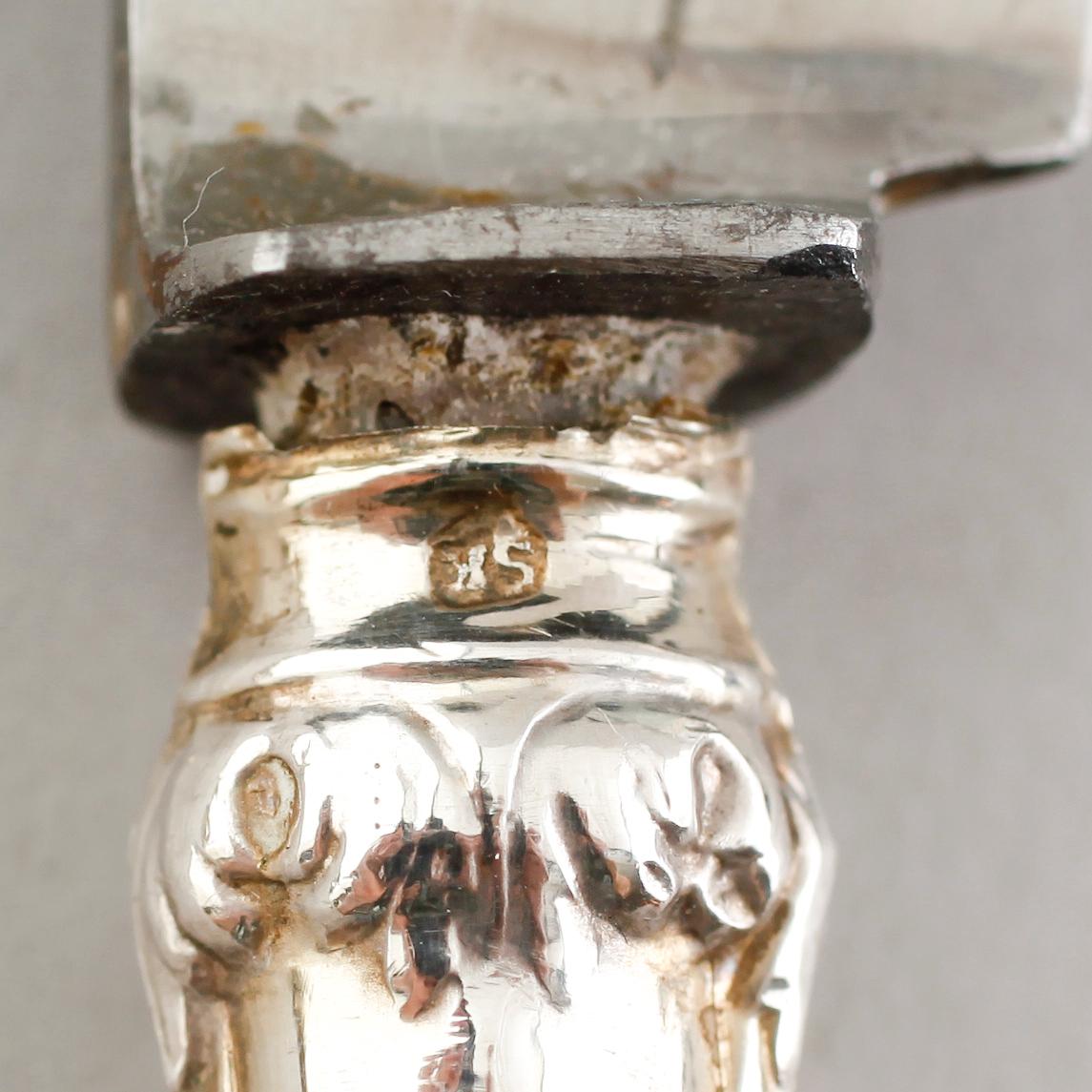BESTICK, 12 st, silverskaft med stålblad, Ungern, 1800-/1900-tal.