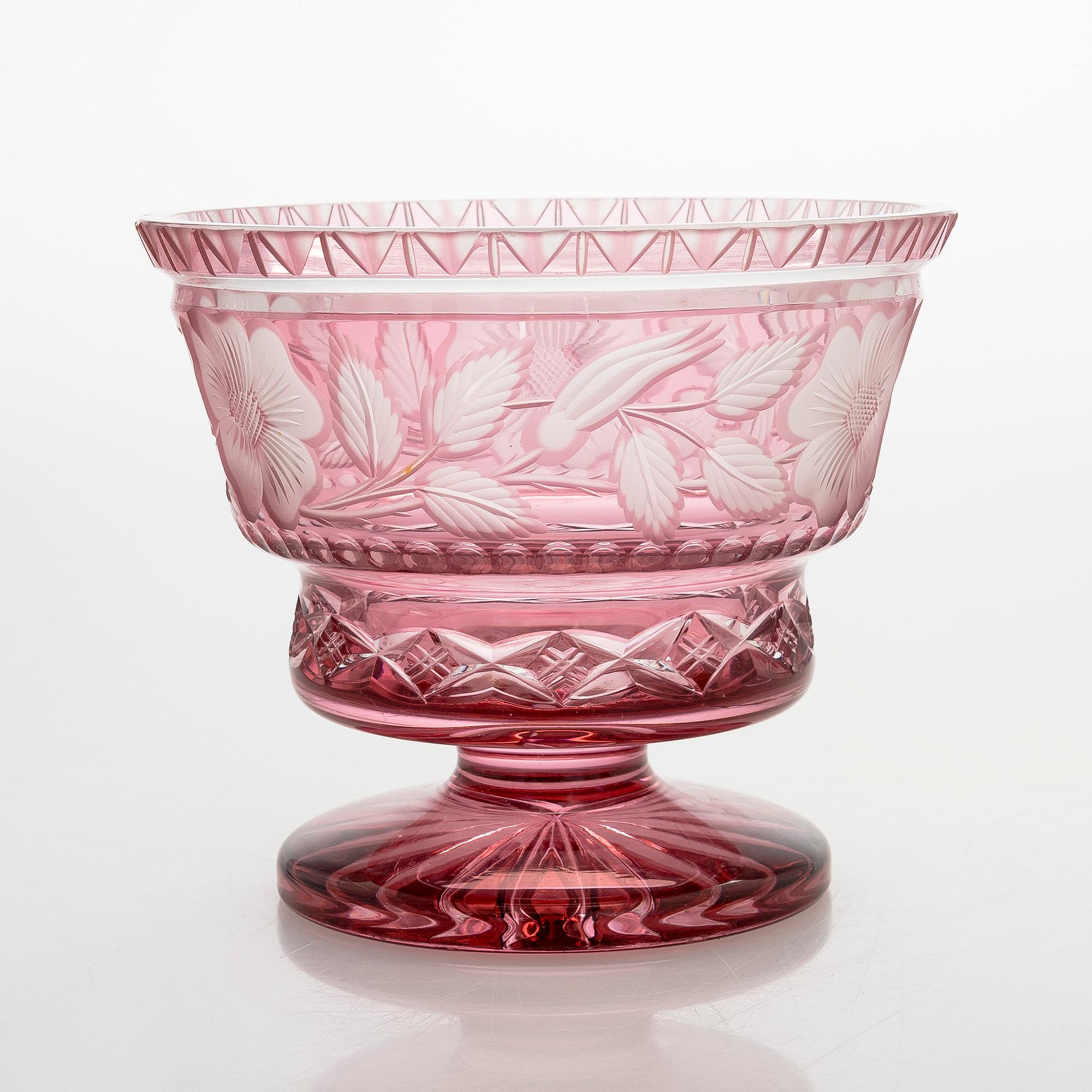 A mid-20th century crystal bowl.