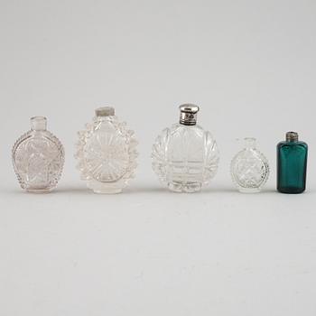 Five glass snuff bottles, 18th/19th century.