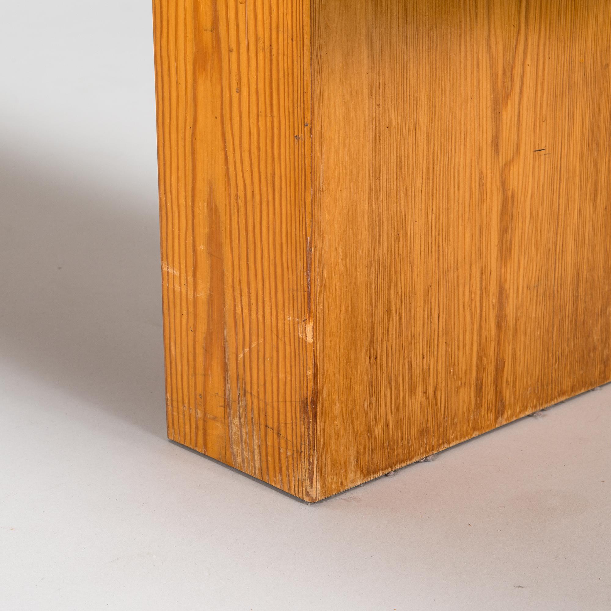 A 1960s bench.