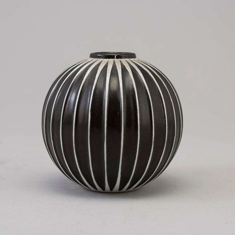 STIG LINDBERG, vase, stoneware, 'Domino', Gustavsberg, second half of the 20th century.