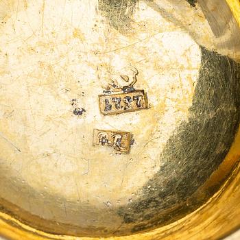Saltkar med lock, ett par, förgyllt silver, kontrollmästare Andrej Titow, Moskva 1797.