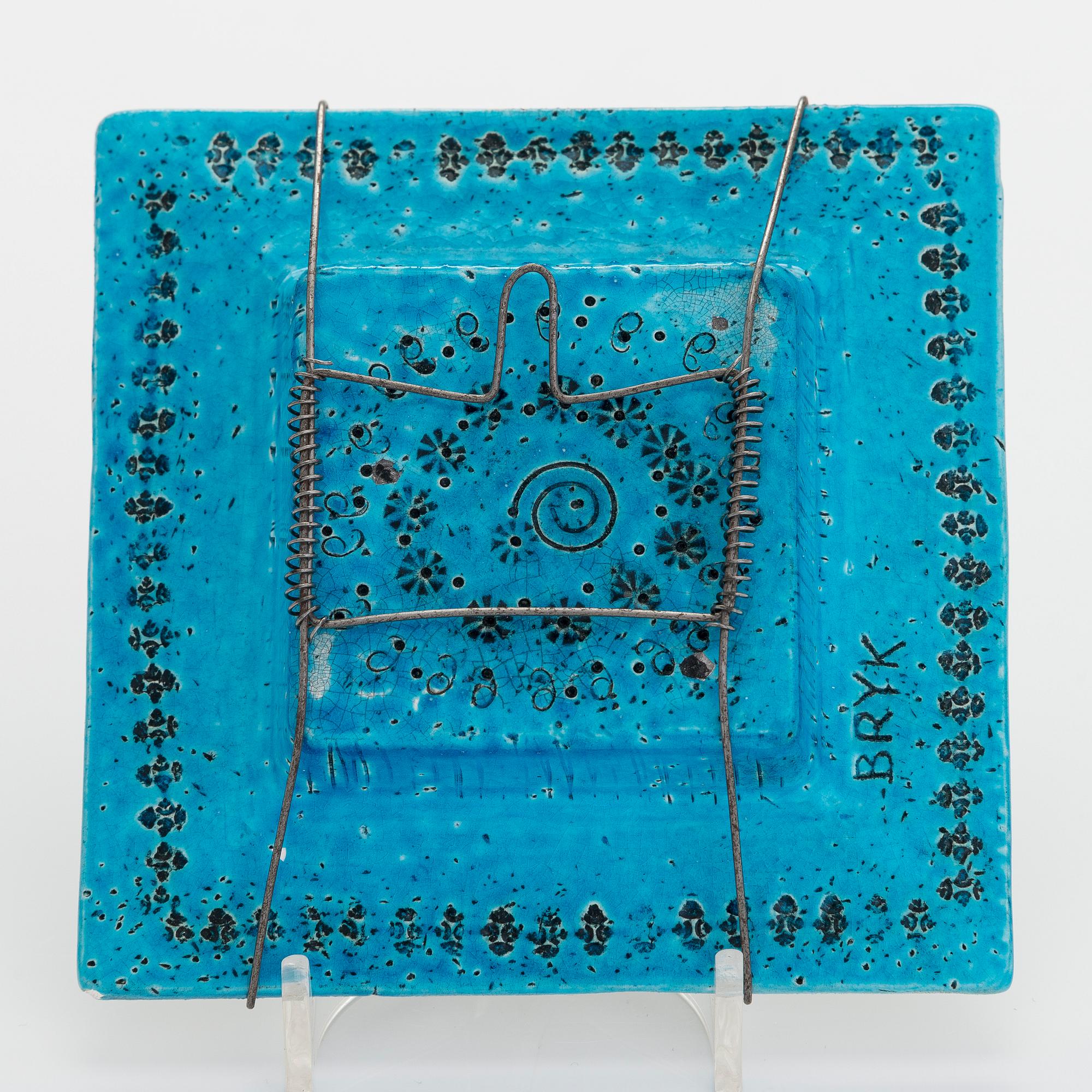 Rut Bryk, reliefi, kivitavaraa, signeerattu BRYK.