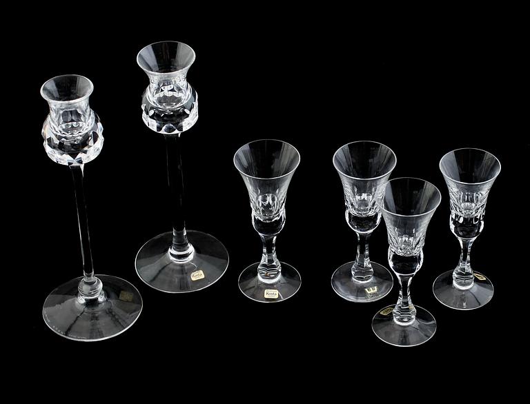 SNAPSGLAS, 8 st samt LJUSSTAKAR, 1 par, glas, "Prince", Göran Wärff, Kosta.