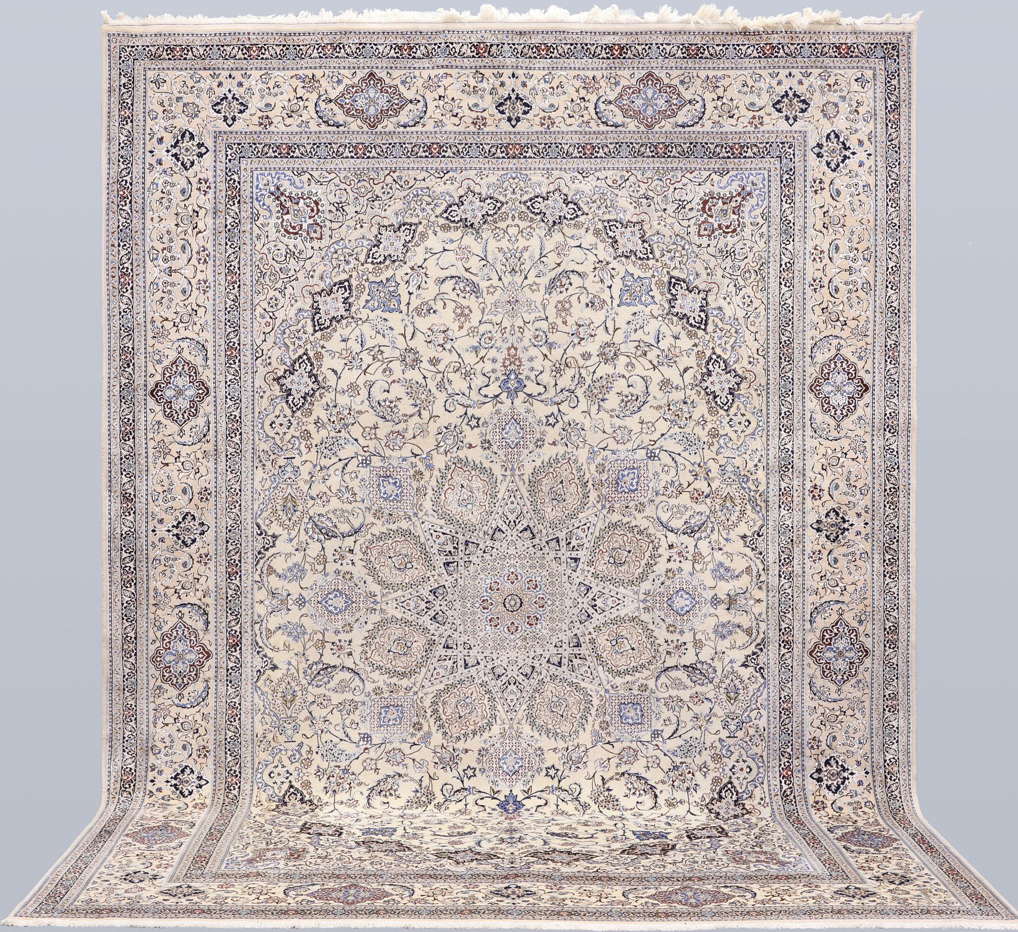 Matta, Nain, äldre, part silk, 364 x 259 cm.