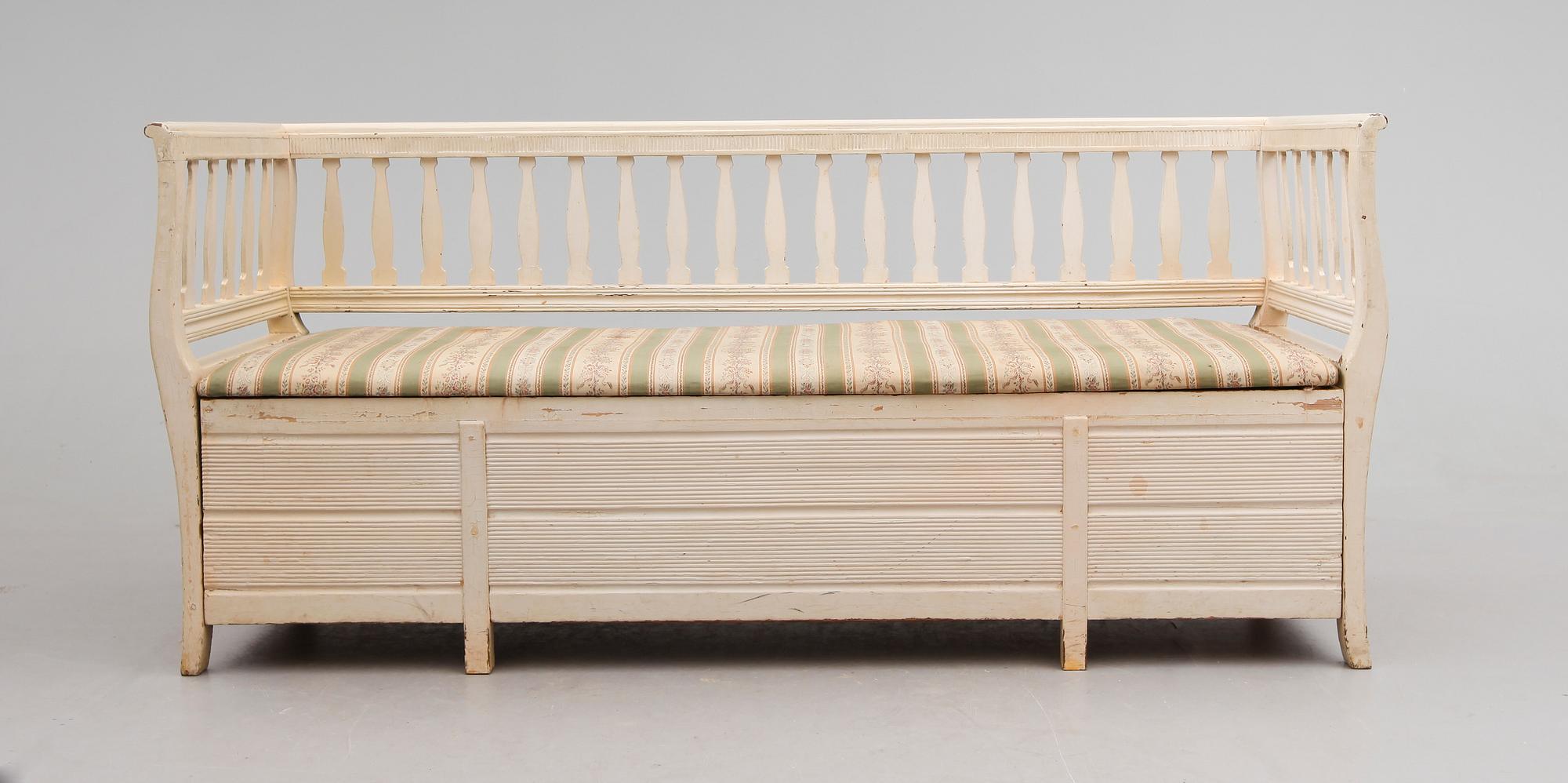 SOFFA, sengustaviansk, omkring år 1800.