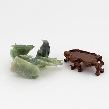 Figurin, troligen nefrit, Kina, 1900-tal.