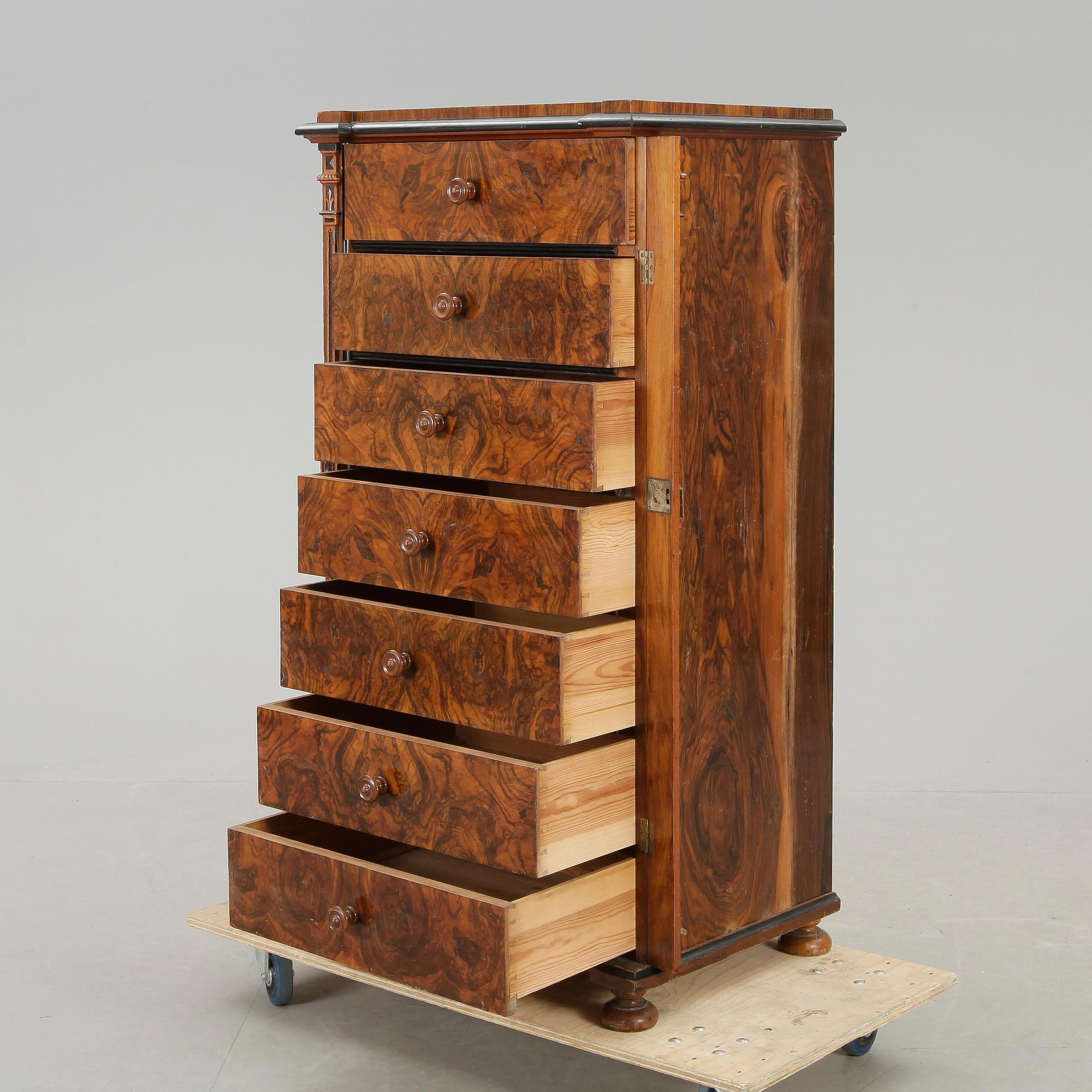 HERRBYRÅ, nyrenässans, 1800-talets senare hälft.