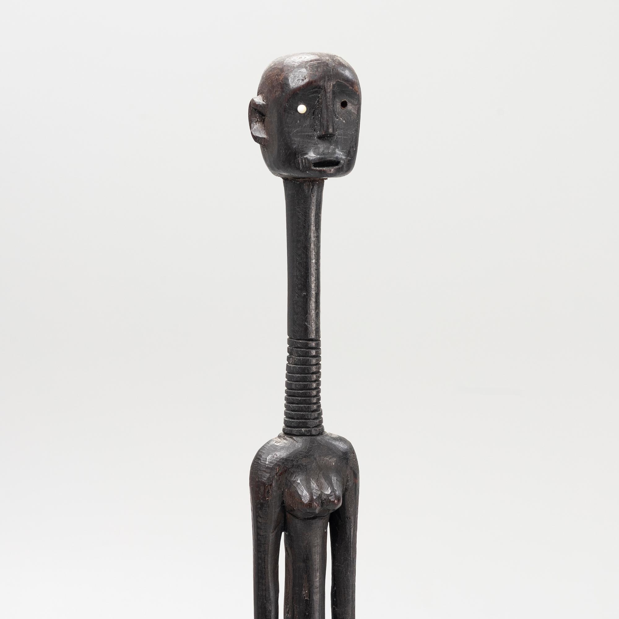 Twelve sculptures, reportedly from Makonde, Tanzania, Luba, Congo, and moore, from the second half of the 20:th century.