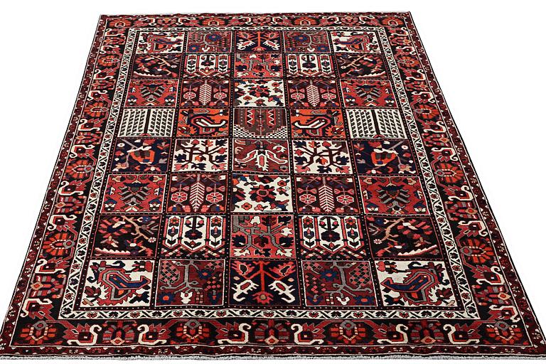 A carpet, Bakhtiari, c. 308 x 205 cm.