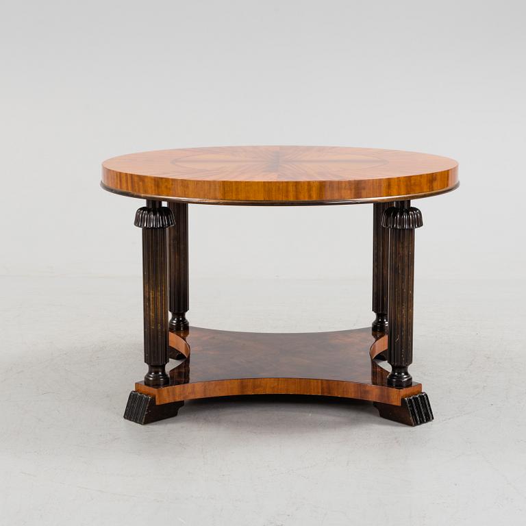 An art déco table.