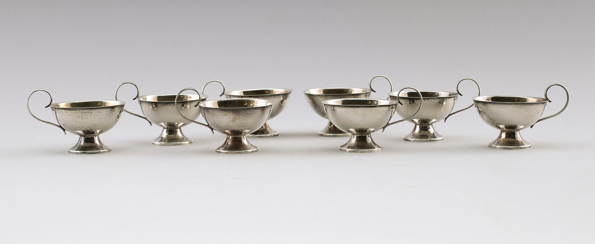 PUNCHMUGGAR, 8 st, silver, 1950. Vikt ca 249 gram.