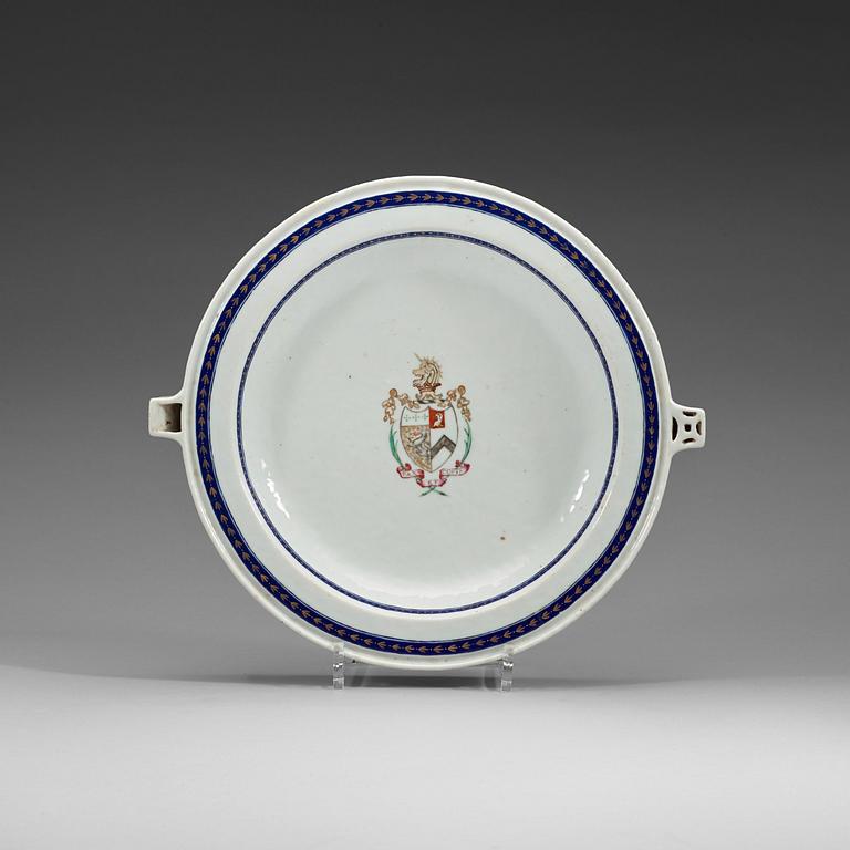 A large armorial hot water dish, Qing dynasty, Jiaqing (1796-1820).
