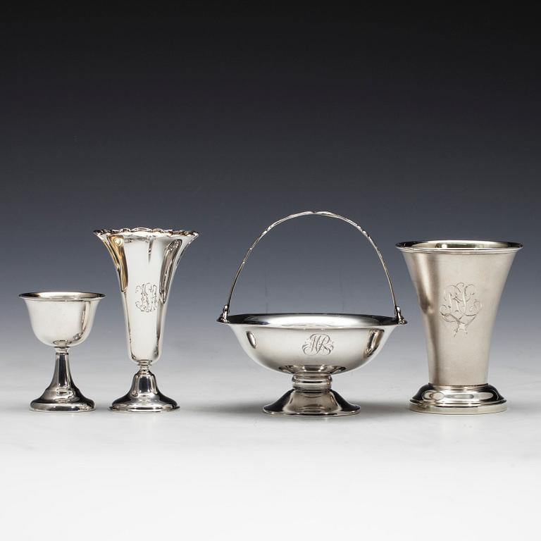 SILVERFÖREMÅL, 4 delar, finska stämplar 1942-1975. Vikt ca 241 g.