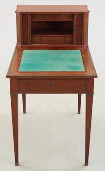 SKRIVBORD MED UPPSATS. Sengustavianskt stockholmsarbete, 1700-talets slut.