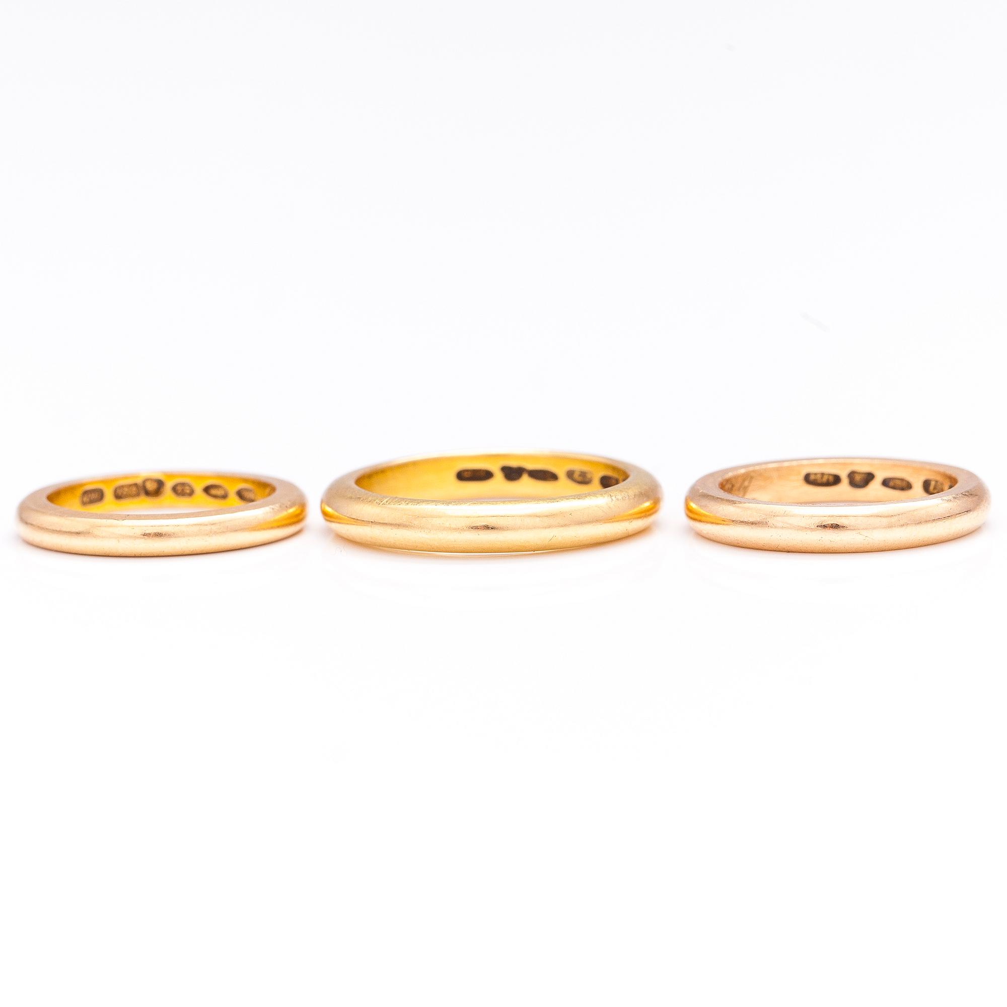 A set or three 18K gold rings by Pekka Happonen, Kuopio and Nestor Westerback, Helsinki 1929.