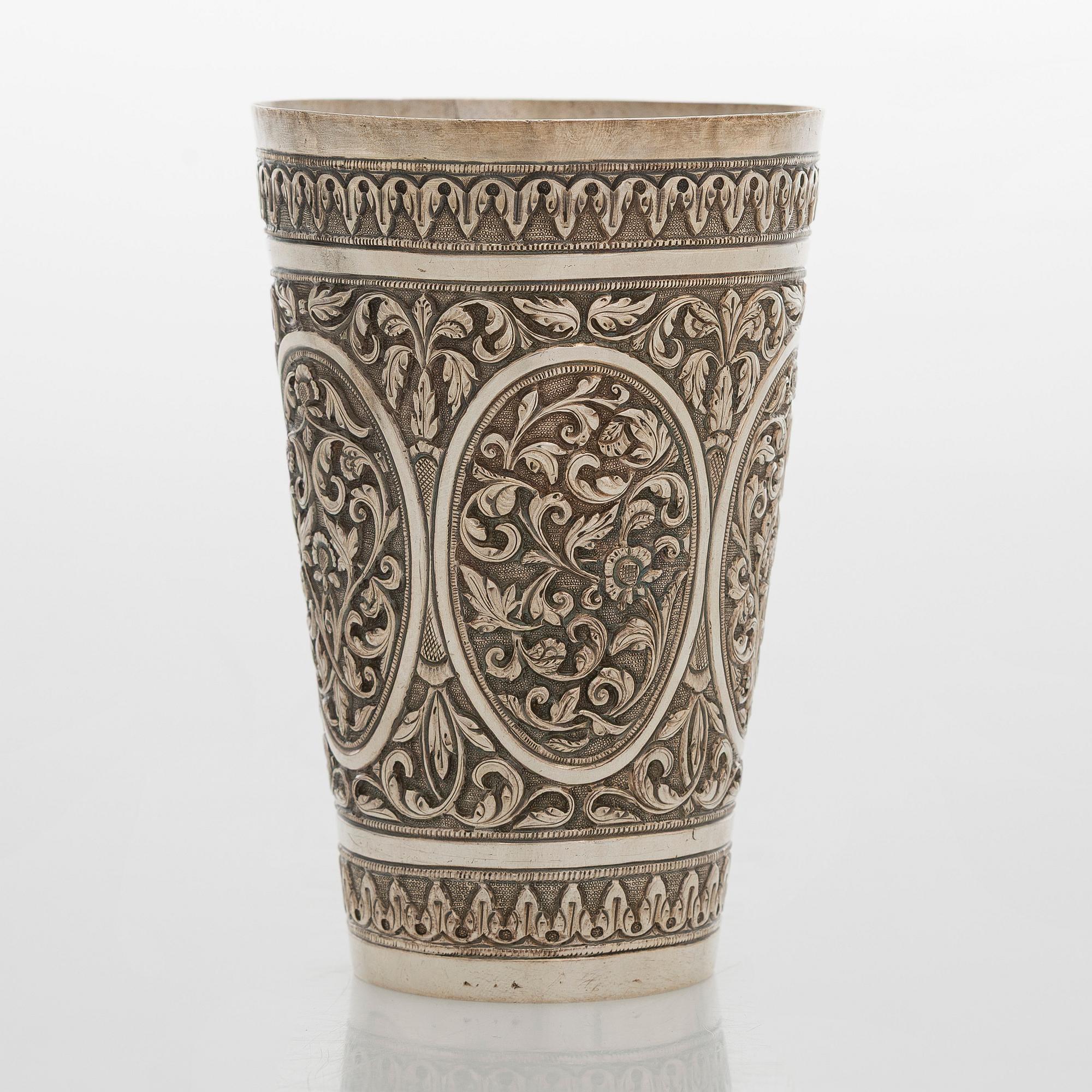 Bägare, silver, Bhuj, Indien kring sekelskiftet 1900.
