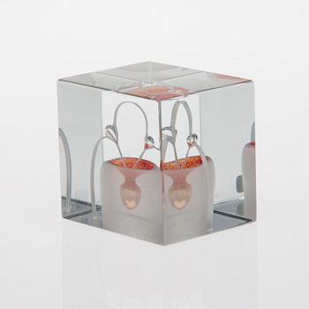 ÅRSKUB, glas, signerad Oiva Toikka, Nuutajärvi 1985, 422/2000.