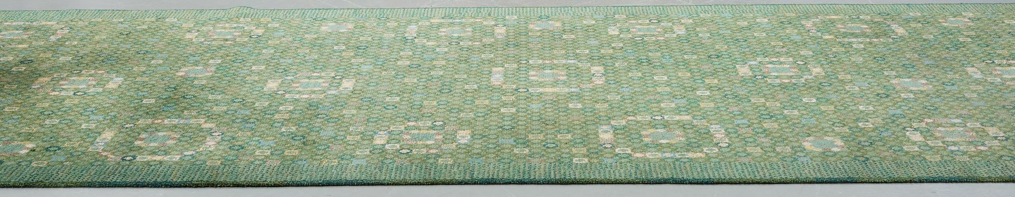 Barbro Nilsson, matto, "Bankrabatten grön", knotted pile, ca 502-504 x 202,5-207 cm, signed AB MMF BN.