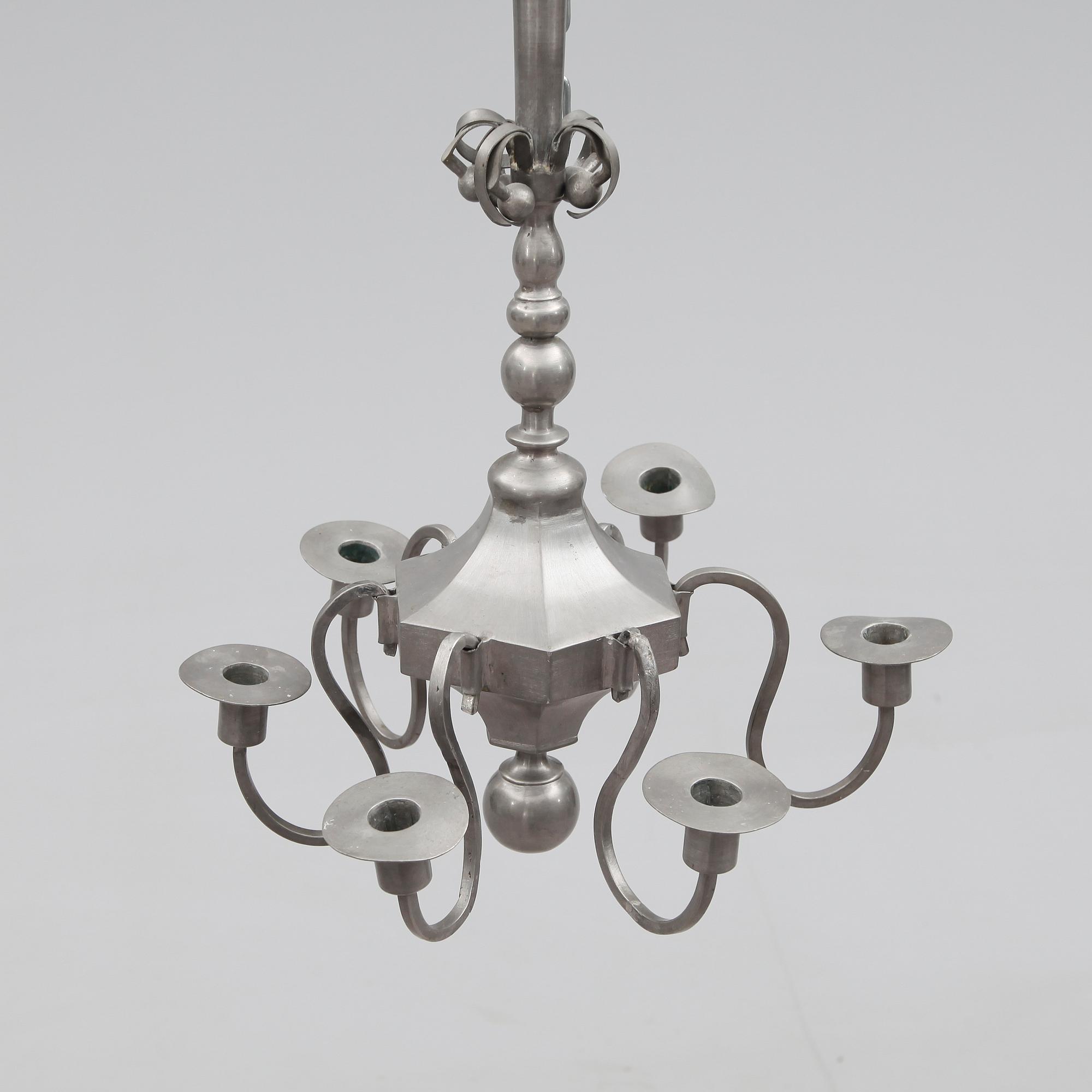 TAKLAMPA, tenn, 1900-talets första hälft. Höjd ca 62 cm.