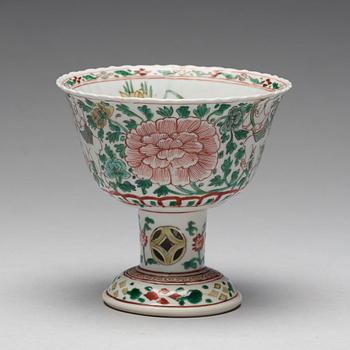 A famille verte stemcup, Qing dynasty, Kangxi (1662-1722).