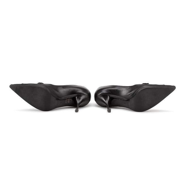 YVES SAINT LAURENT, ett par pumps. Storlek 37,5.