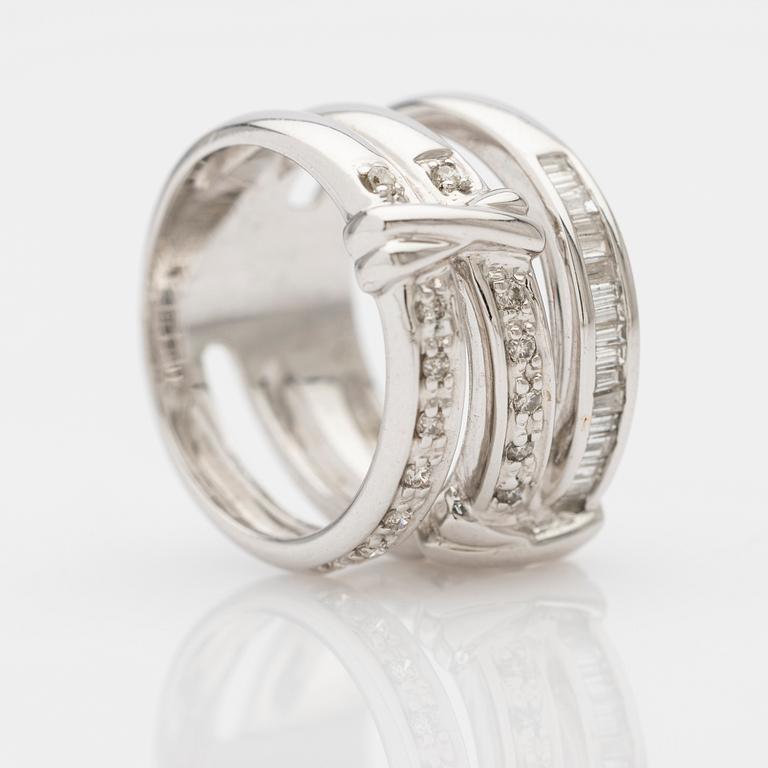 Ring, 18K white gold with diamonds.
