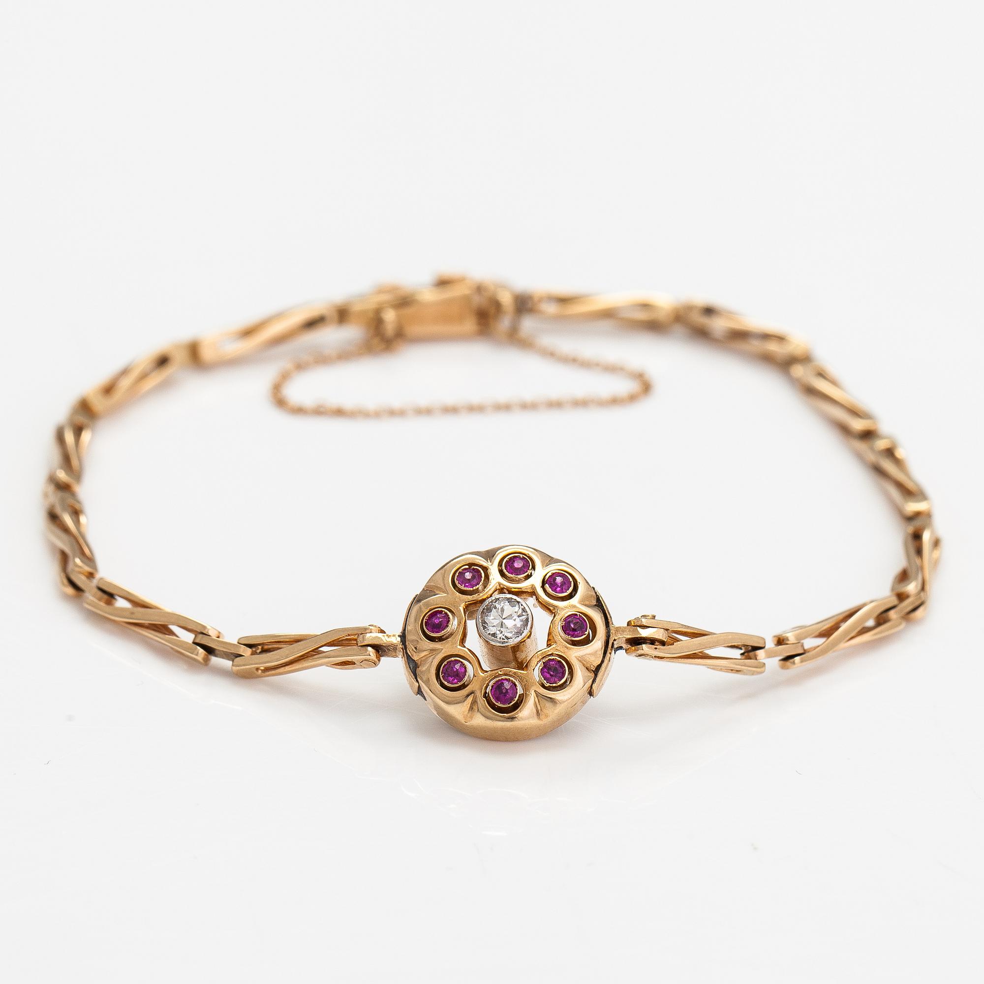 Armband, 14K guld, rubiner, diamant ca 0.11 ct.
