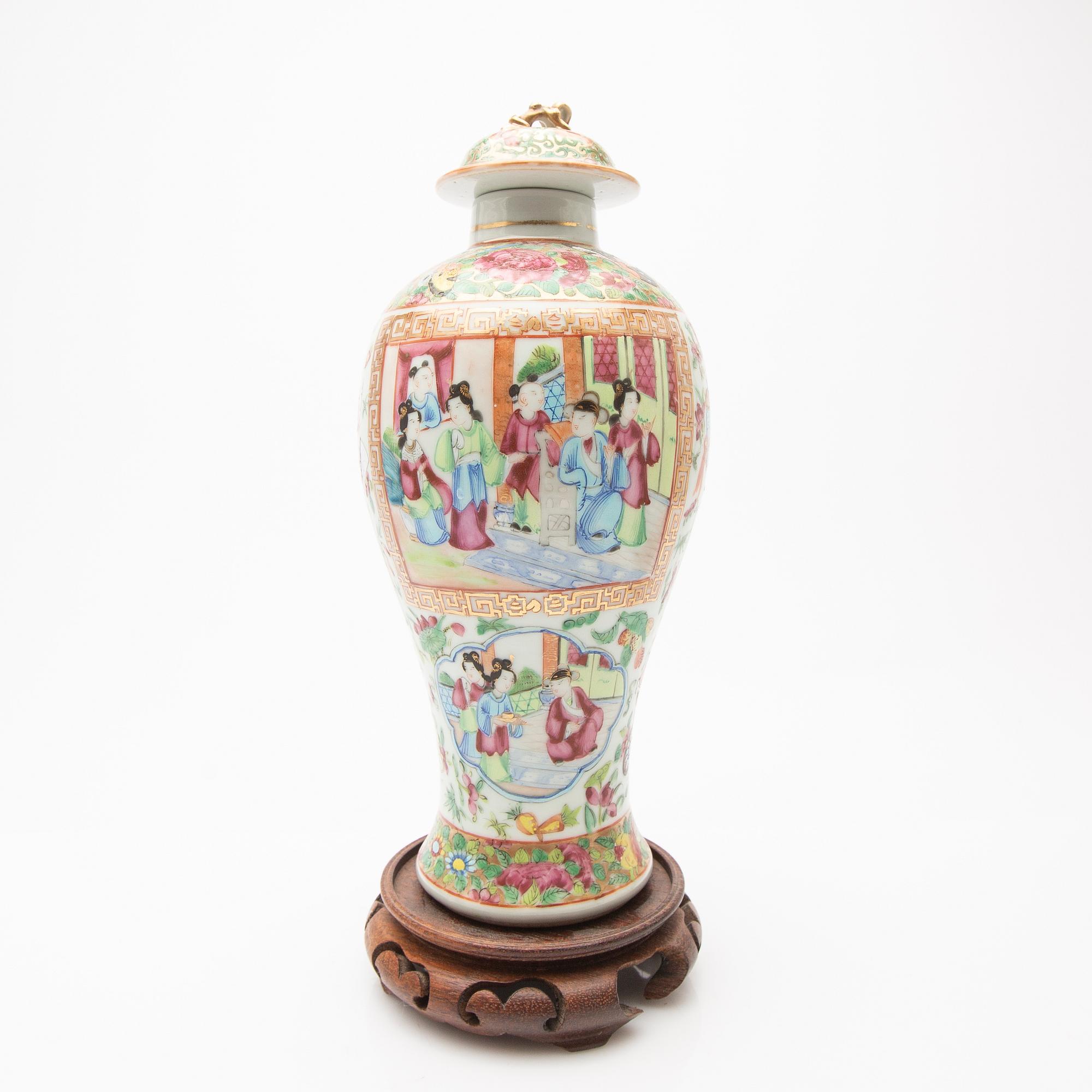 A porcelain set, 8 pieces, Canton, 19th century, China.