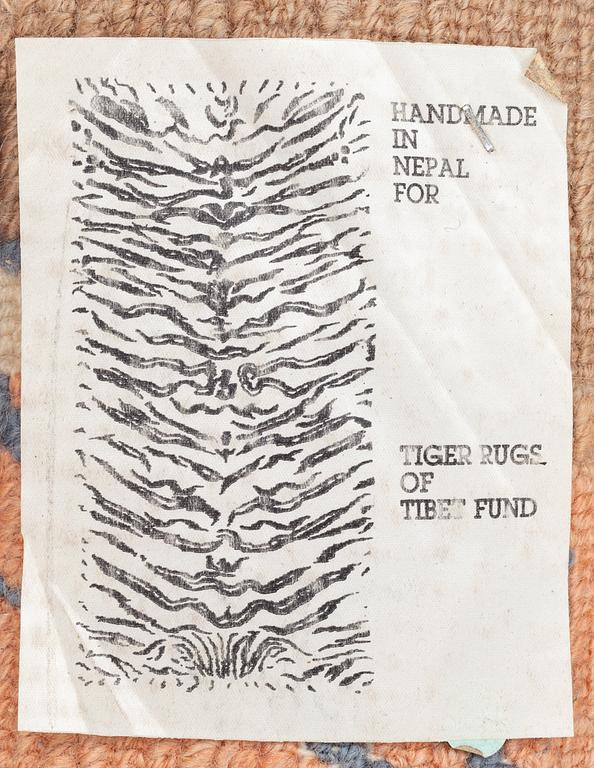 Matta, Tiger rugs of Tibet Fund, Nepal, ca 160 x 90 cm.
