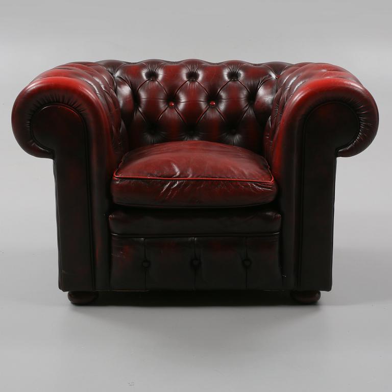 FÅTÖLJ, Chesterfield-modell, 1900-talets andra hälft.