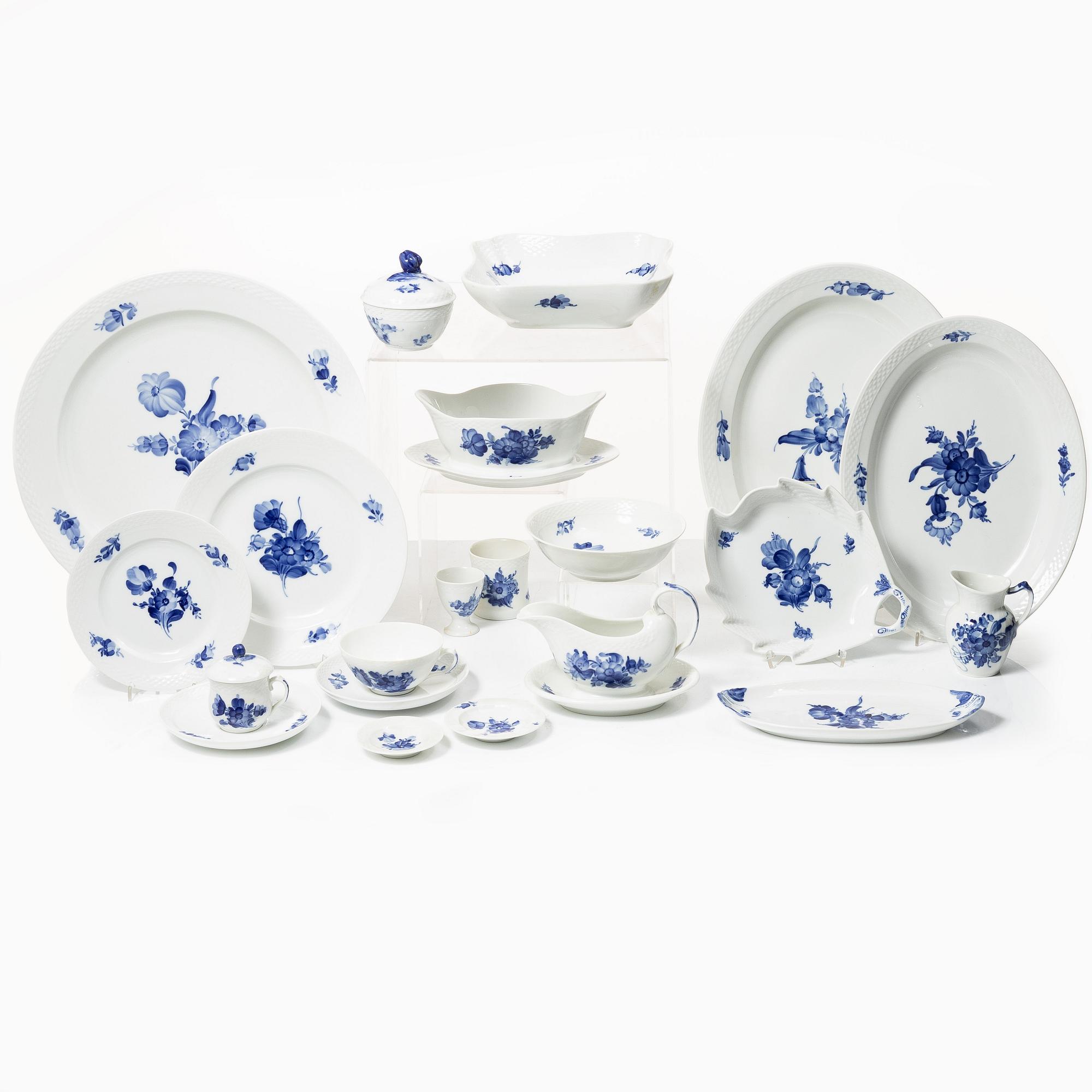 Royal Copenhagen, Dinner and coffee service, 68 pieces, porcelain, Blue Flower.