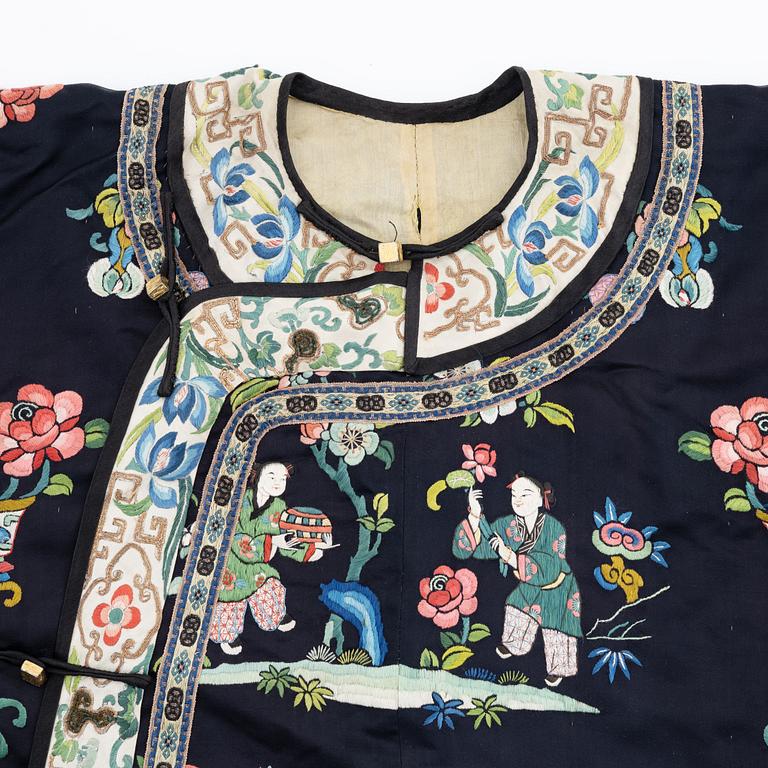 A Chinese silk jacket, first half of the 20th century.