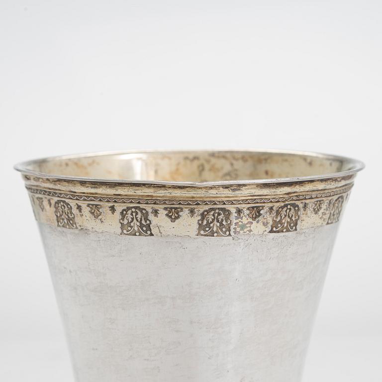 A Swedish 18th century parcel-gilt beaker, makers mark of Conrad Heitmüller, Nyköping 1743.