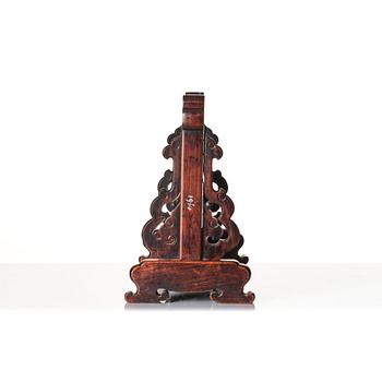 A carved Chinese hardwood stand for a table screen, Qing dynasty.