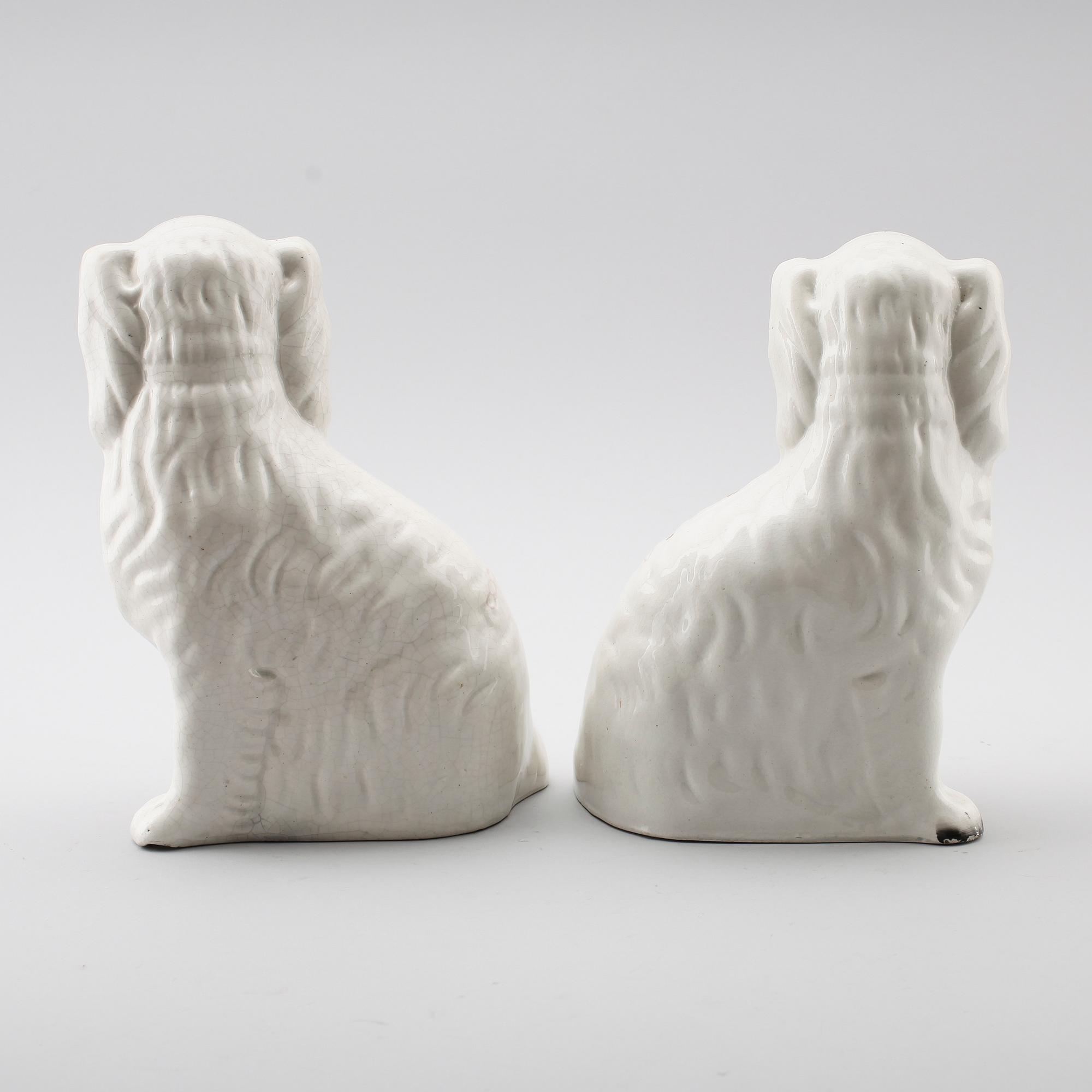 FIGURER, 1 par snarlika, porslin, England, 1900-talets första hälft.