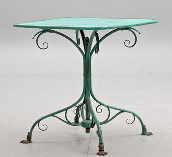 TRÄDGÅRDSBORD, järn. 1900-talets slut.