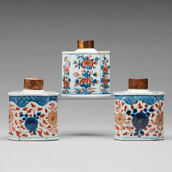 608. A set of three tea caddies, Qing dynasty, 18th century.