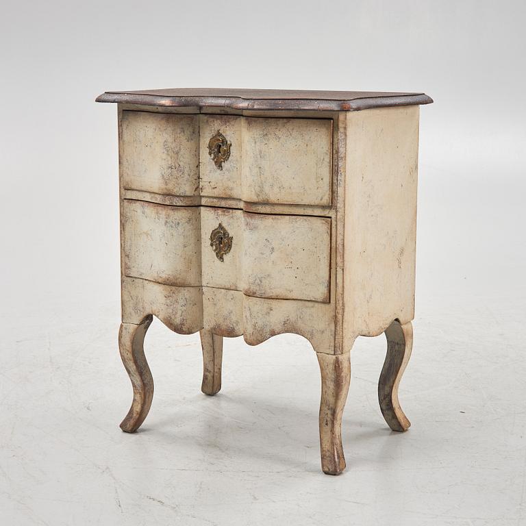 Byrå, barockstil, tidigt 1900-tal.