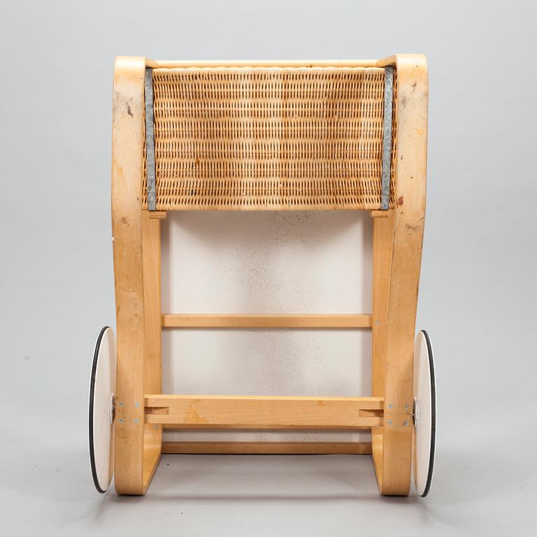 Alvar Aalto, A '900' tea-trolley for Artek.