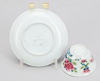 KOPP MED FAT, porslin, Kina, Qianlong (1736-1796).