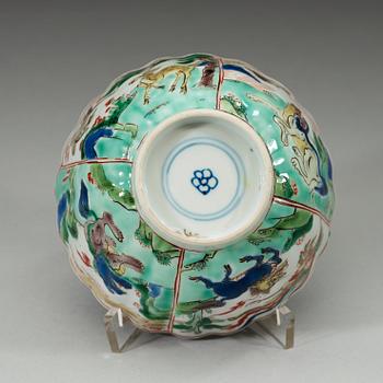 A famille verte lotus shaped bowl, Qing dynasty Kangxi (1662-1722).
