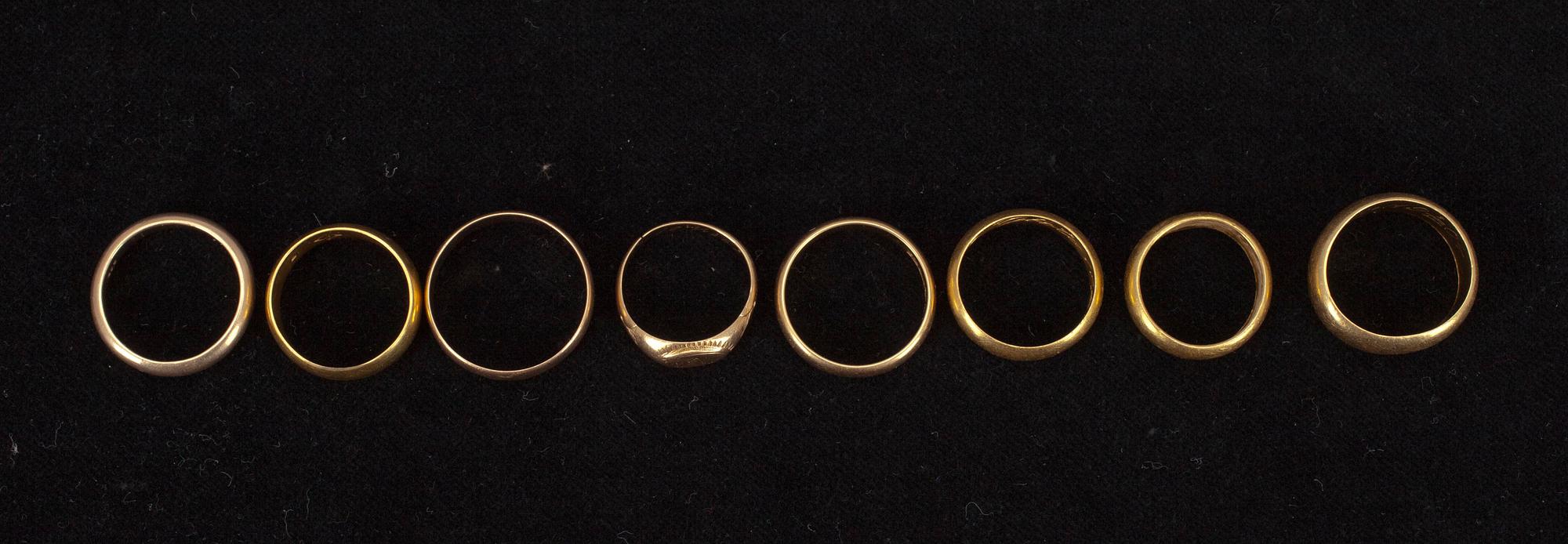 RINGAR, 8 st, guld, 1900-tal. Vikt ca 43,2 g.