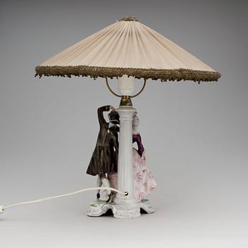 BORDSLAMPA, porslin, 1900-talets mitt.