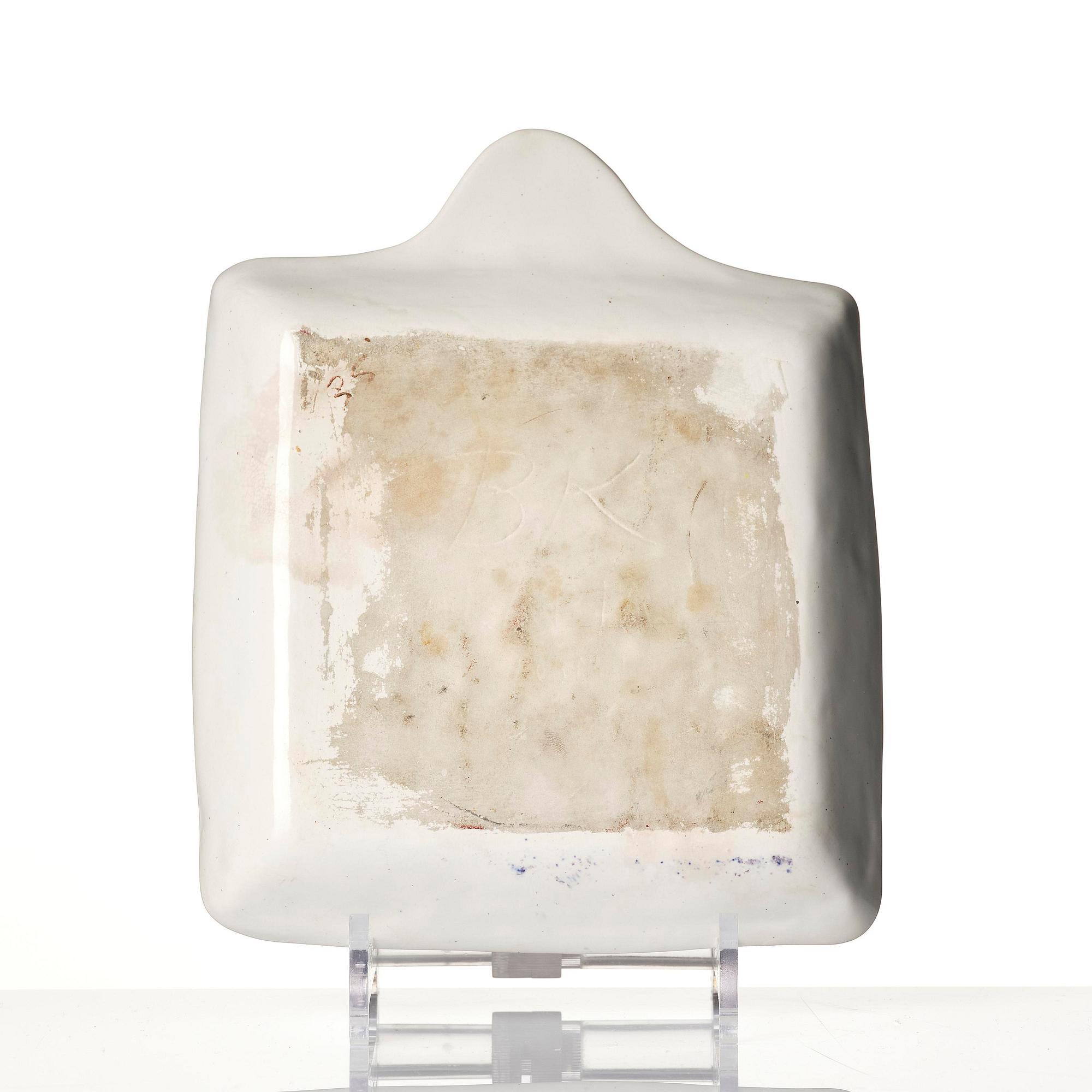 Birger Kaipiainen, a glazed ceramic dish, Arabia, Finland 1940s.